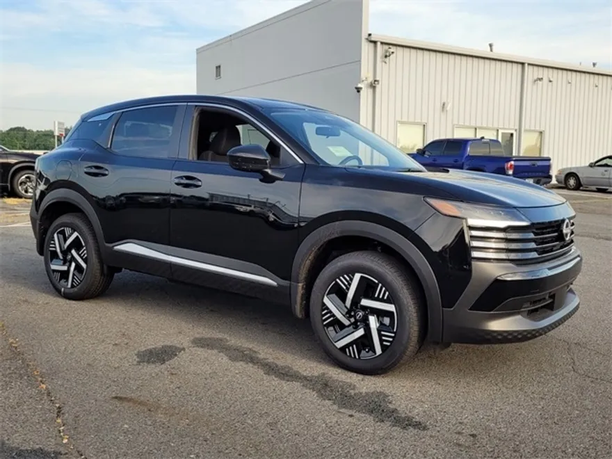 2025 Nissan Kicks SV photo 1