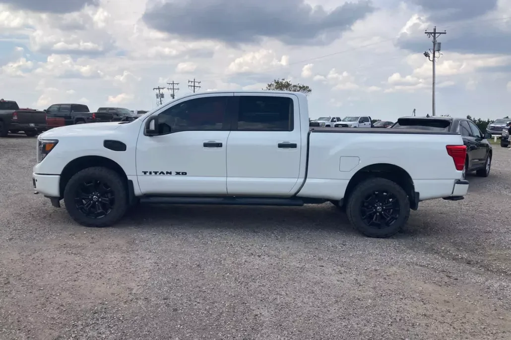 2018 Nissan Titan SL photo 1