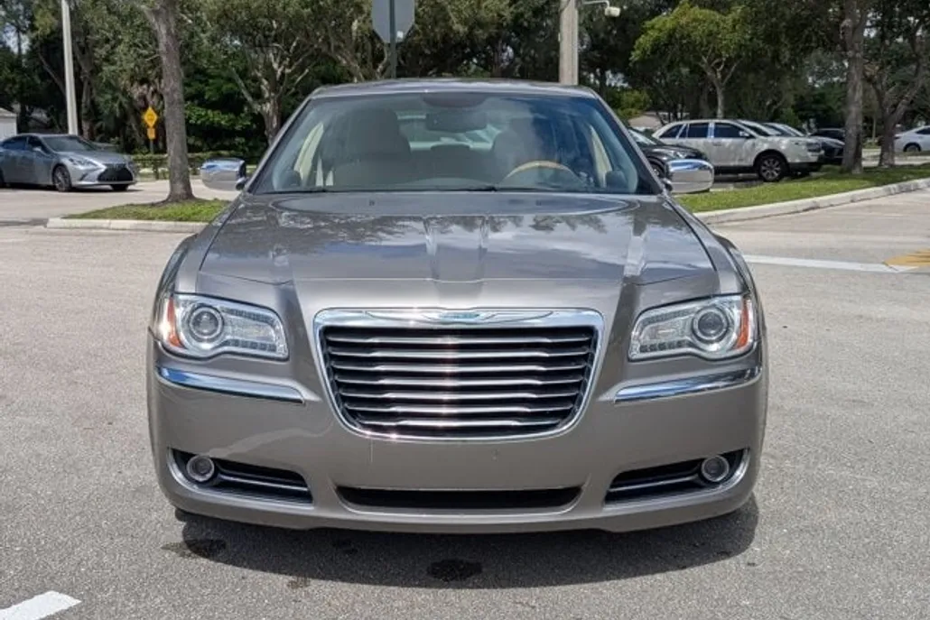 2014 Chrysler 300 C Base photo 1