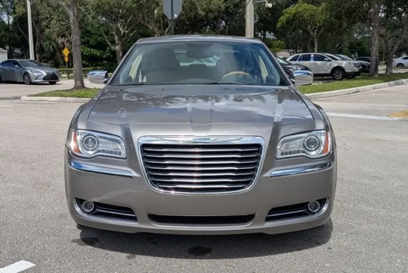 2014 Chrysler 300 C Base photo 1