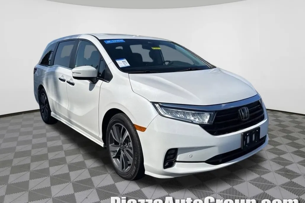 2024 Honda Odyssey Touring photo 1
