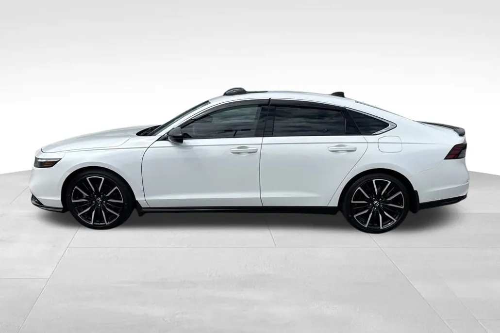2023 Honda Accord Hybrid Touring photo 1