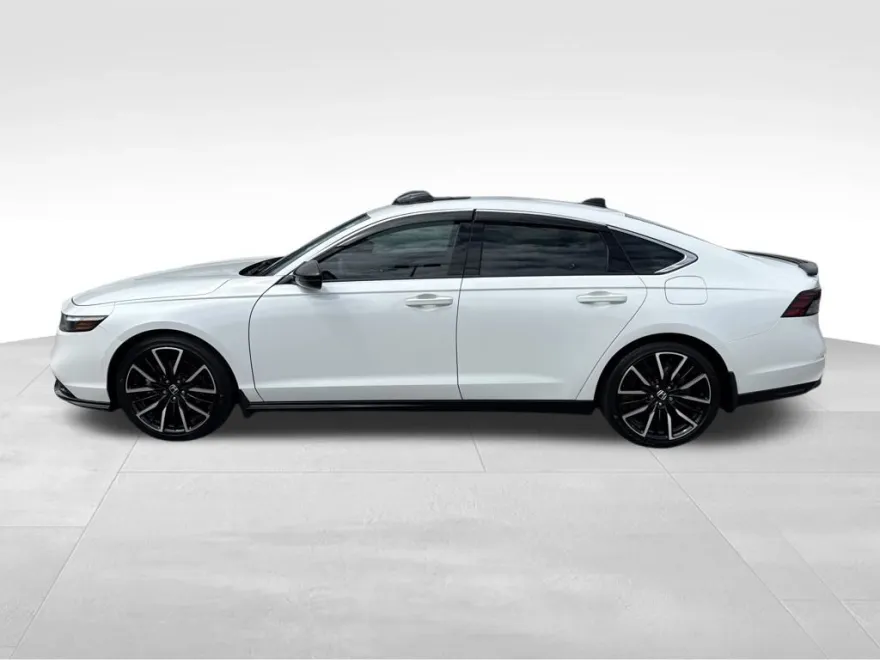 2023 Honda Accord Hybrid Touring photo 1