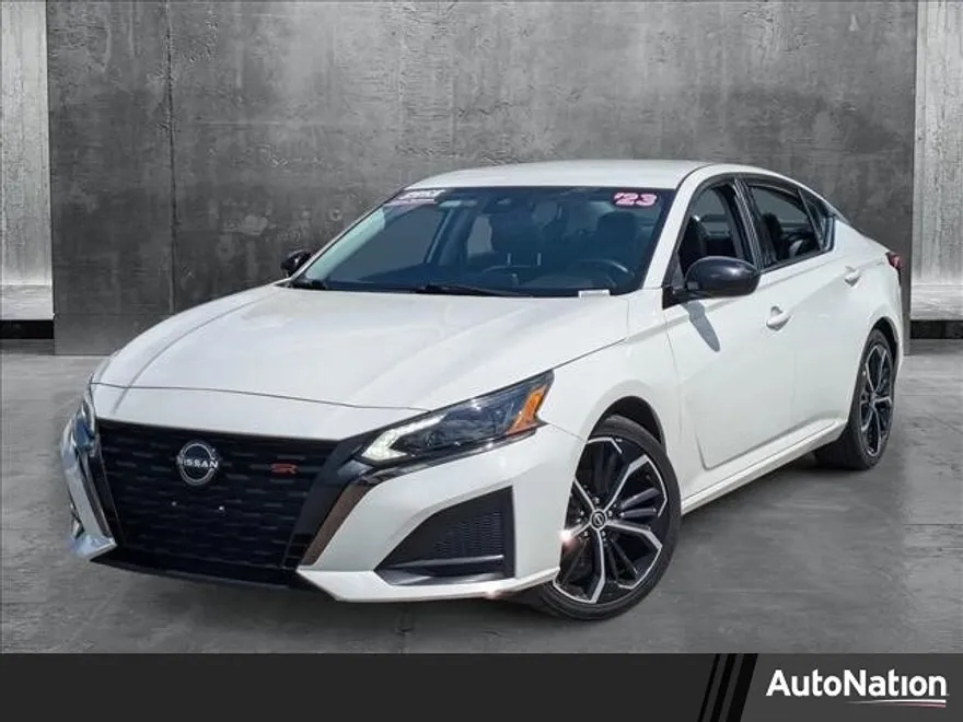 2023 Nissan Altima 2.5 SR photo 1
