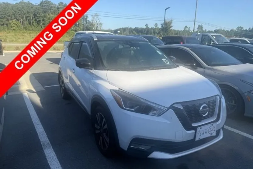 2020 Nissan Kicks SR photo 1