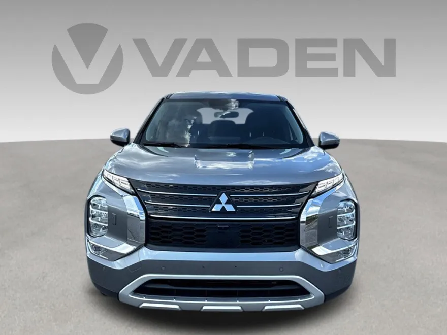2024 Mitsubishi Outlander SE photo 1