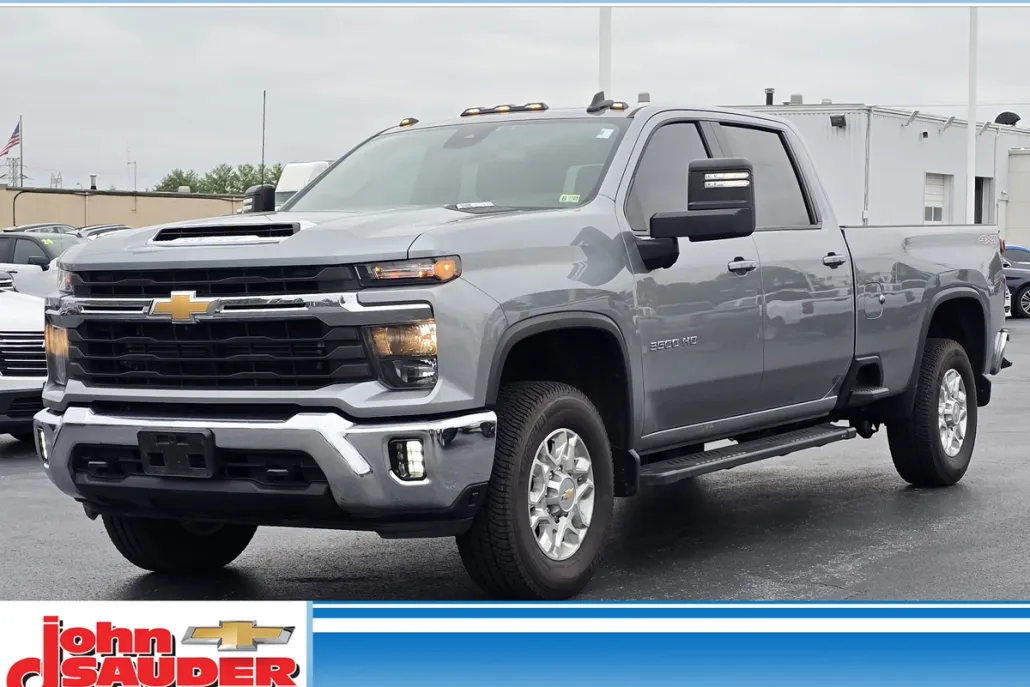 2024 Chevrolet Silverado 3500HD LT photo 1
