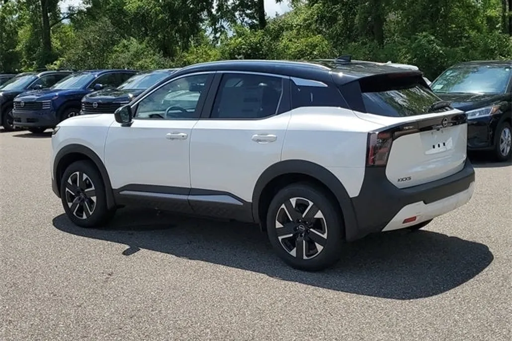 2025 Nissan Kicks SV photo 1