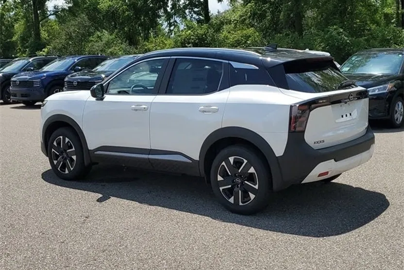 2025 Nissan Kicks SV photo 1