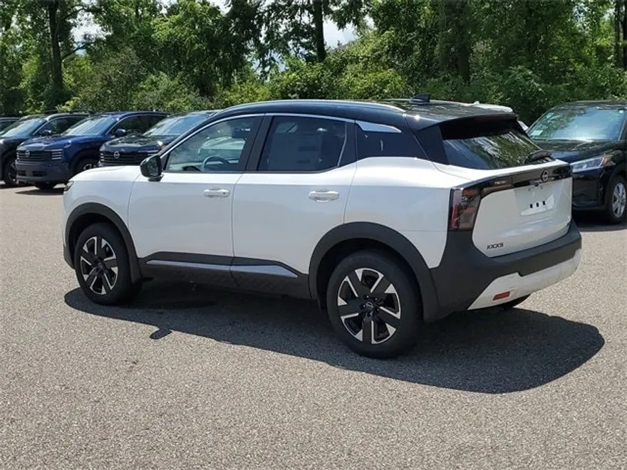 2025 Nissan Kicks SV photo 1