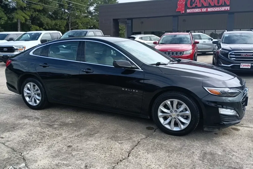 2024 Chevrolet Malibu 1LT photo 1