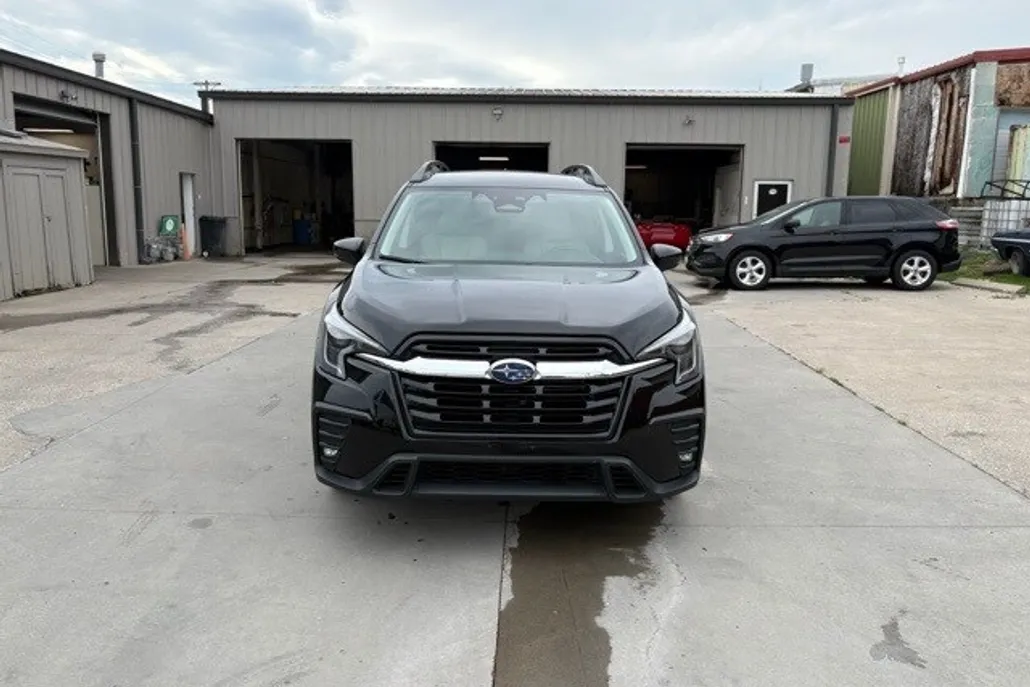 2024 Subaru Ascent Limited photo 1