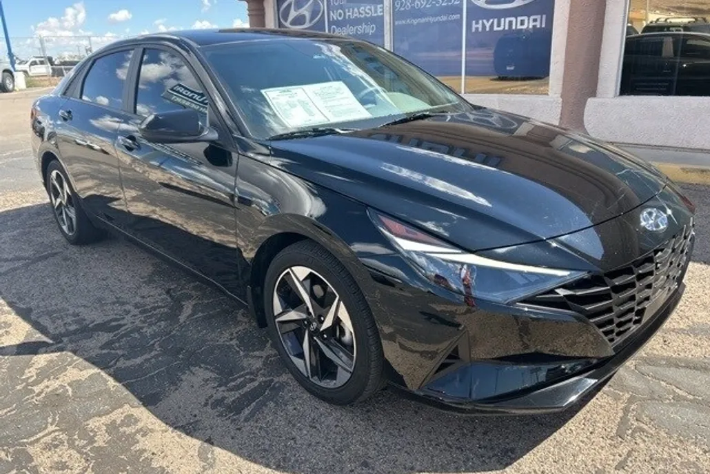 2023 Hyundai Elantra SEL photo 1