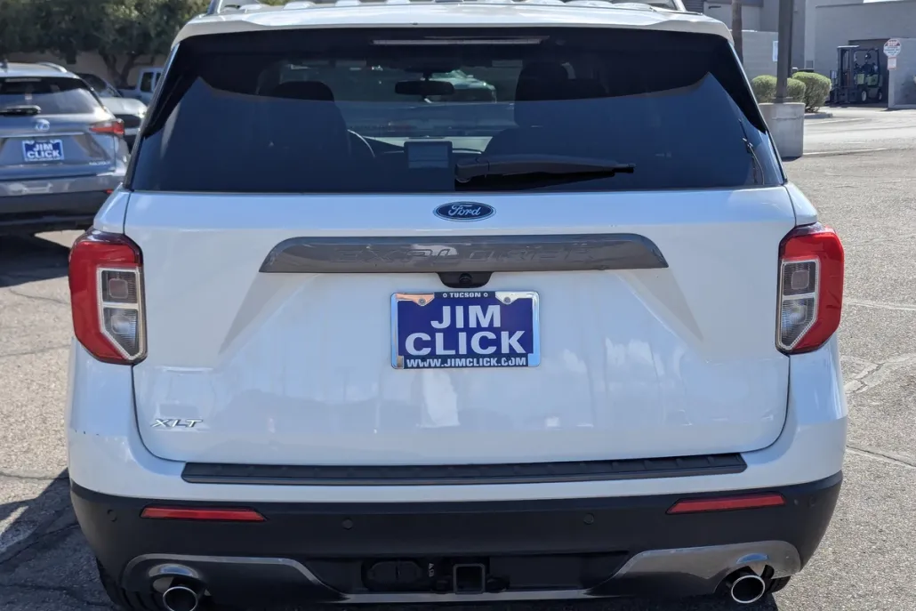 2023 Ford Explorer XLT photo 1