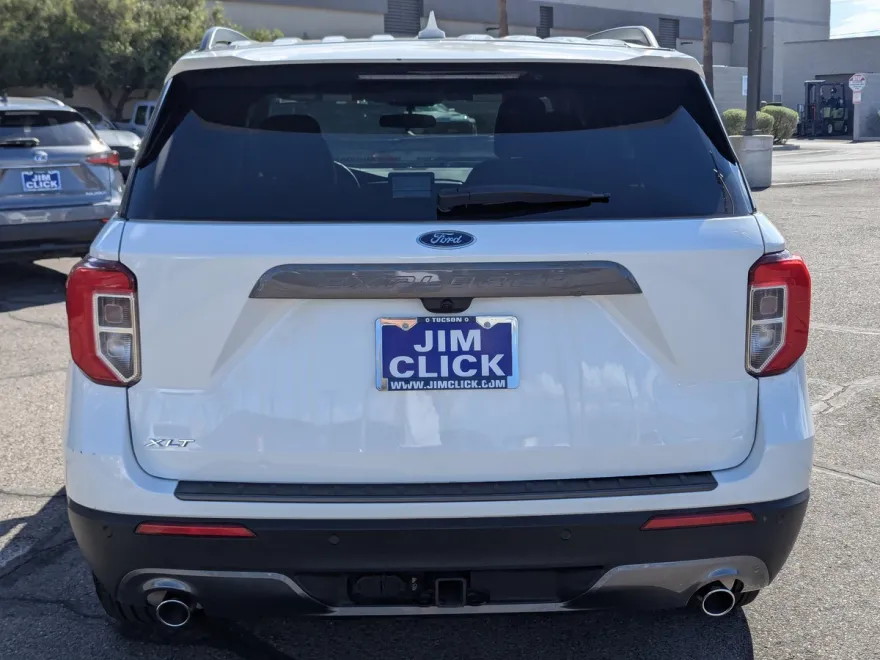 2023 Ford Explorer XLT photo 1