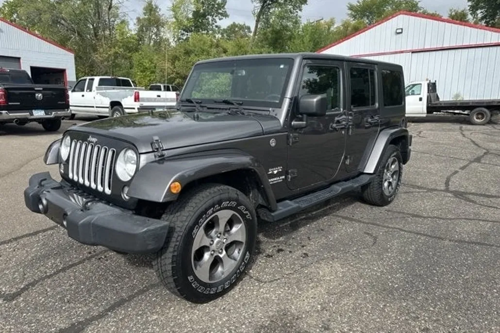 2017 Jeep Wrangler Unlimited Sahara photo 1
