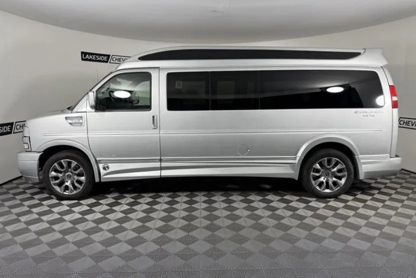 2024 Chevrolet Express Cargo 2500 Van photo 1