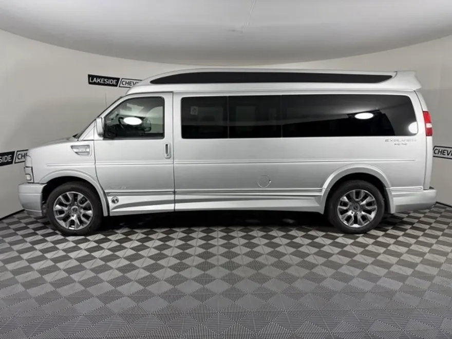 2024 Chevrolet Express Cargo 2500 Van photo 1