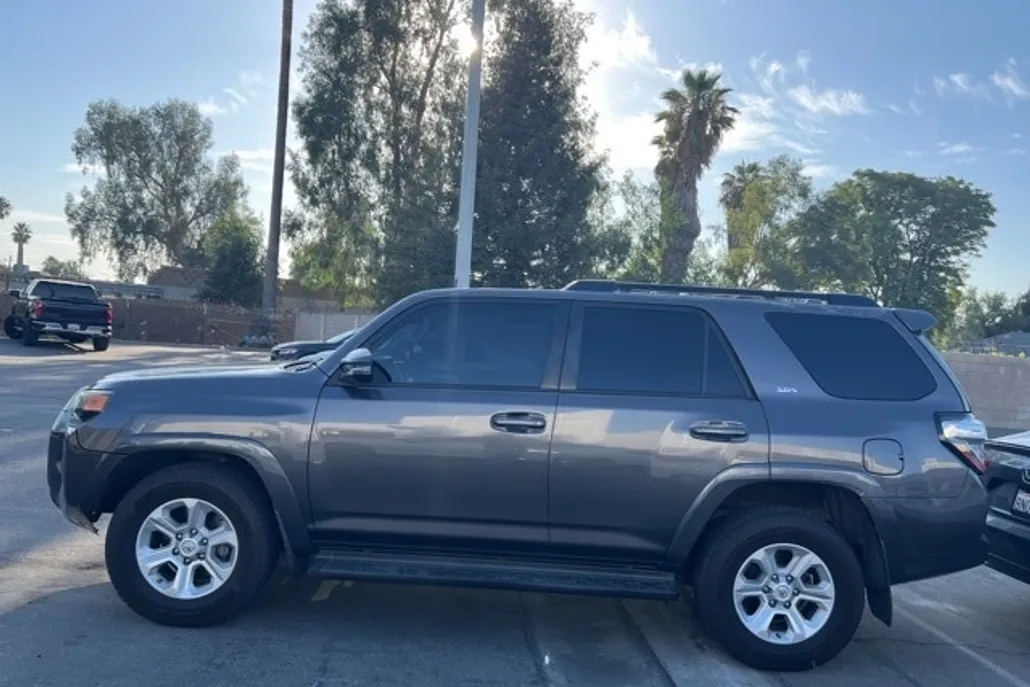2014 Toyota 4Runner SR5 photo 1
