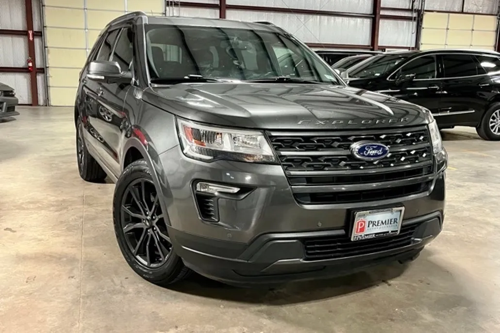2019 Ford Explorer XLT photo 1