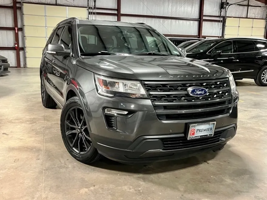 2019 Ford Explorer XLT photo 1