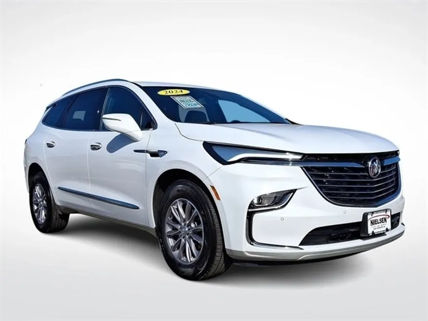 2024 Buick Enclave Essence photo 1