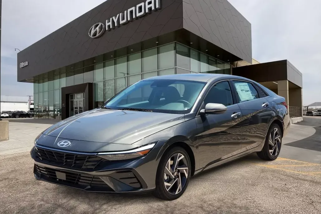 2025 Hyundai Elantra Limited photo 1