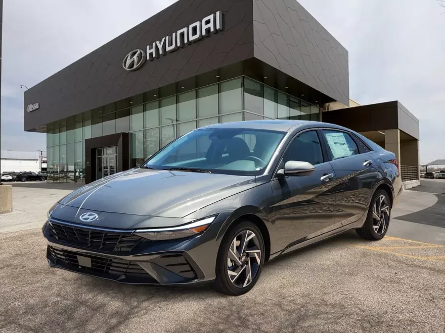 2025 Hyundai Elantra Limited photo 1