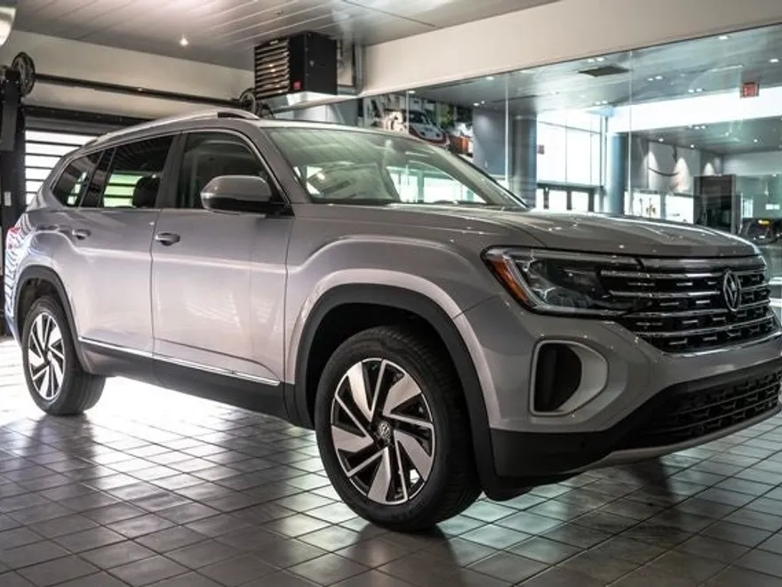 2025 Volkswagen Atlas SEL photo 1
