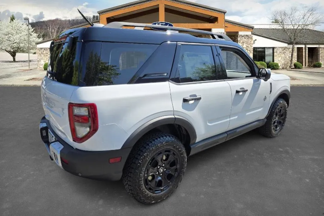 2025 Ford Bronco Sport Outer Banks photo 1