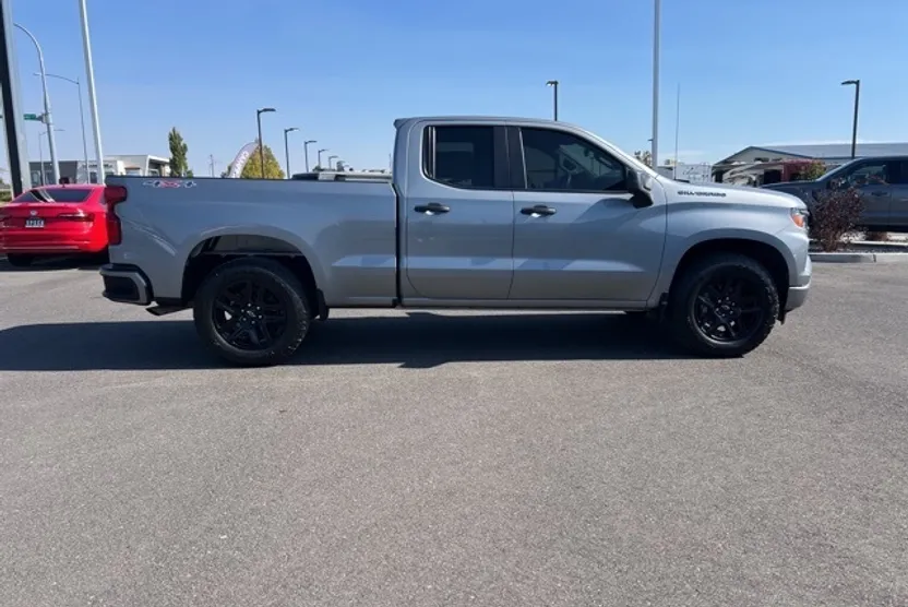 2024 Chevrolet Silverado 1500 Custom photo 1