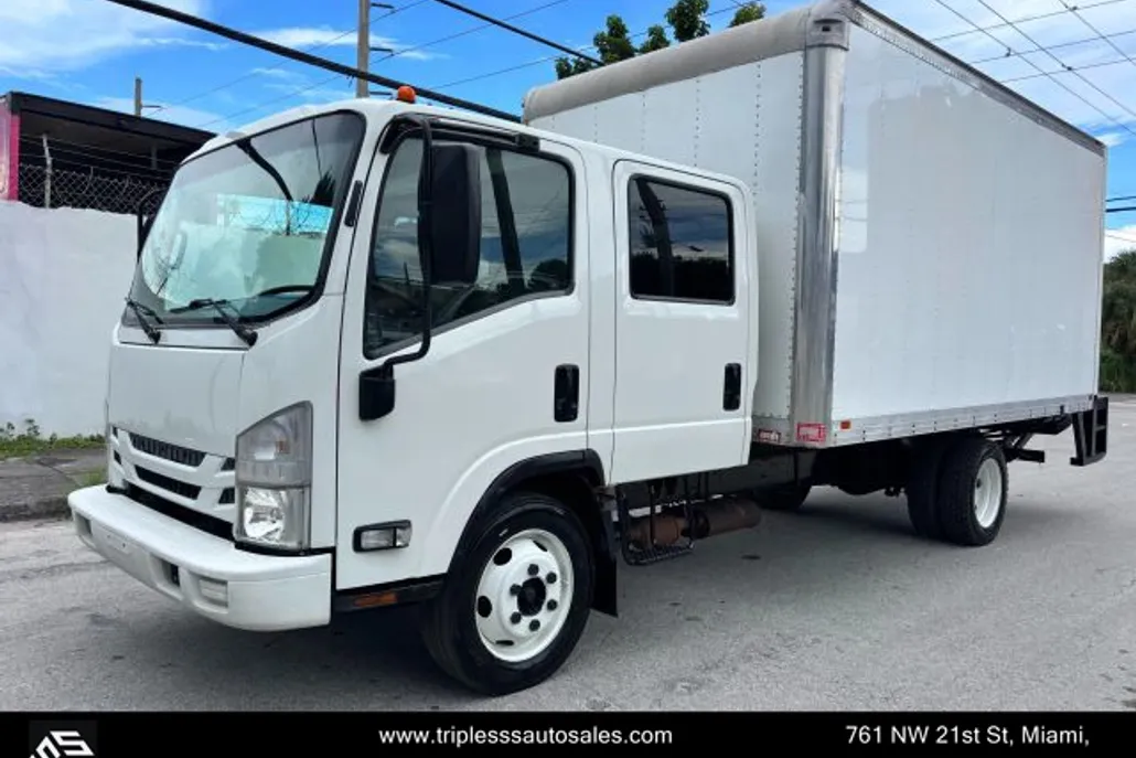 2018 Isuzu NPR/NPR-HD photo 1