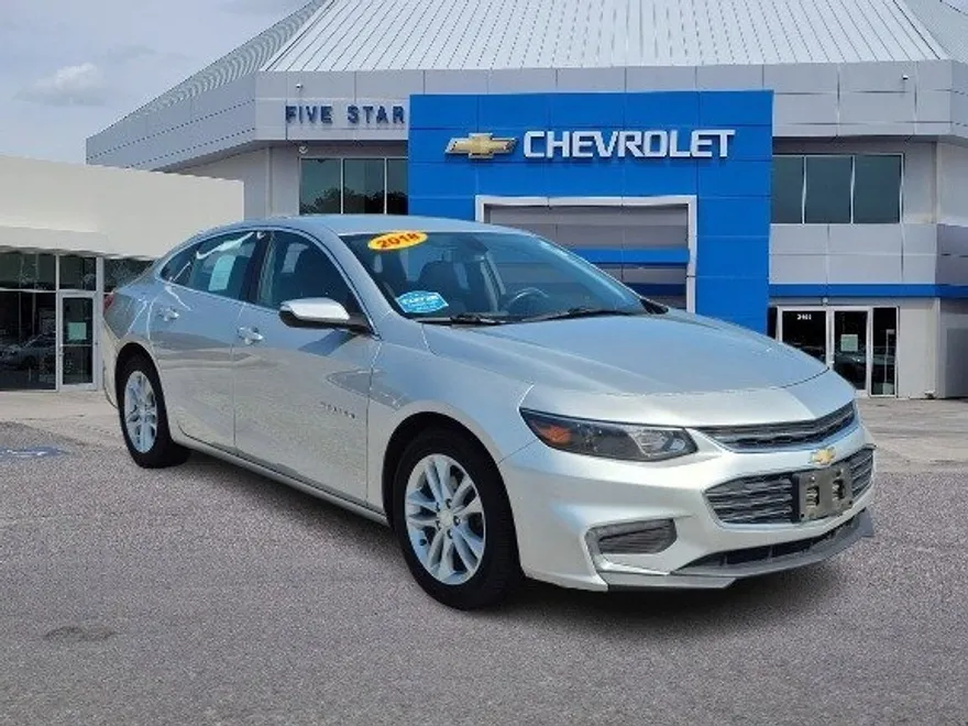 2018 Chevrolet Malibu 1LT photo 1