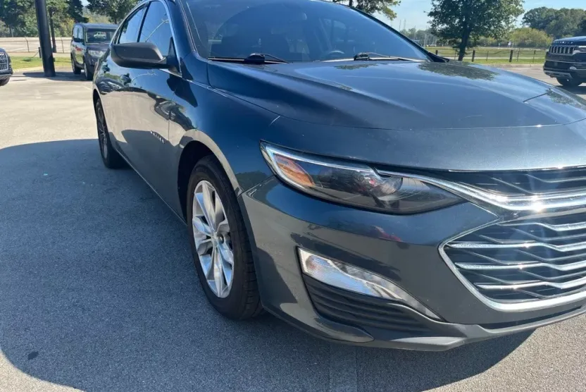 2021 Chevrolet Malibu 1LT photo 1