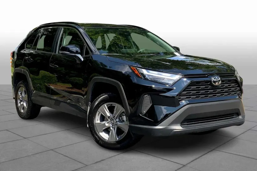 2024 Toyota RAV4 XLE photo 1