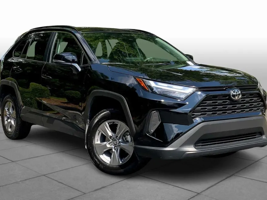 2024 Toyota RAV4 XLE photo 1