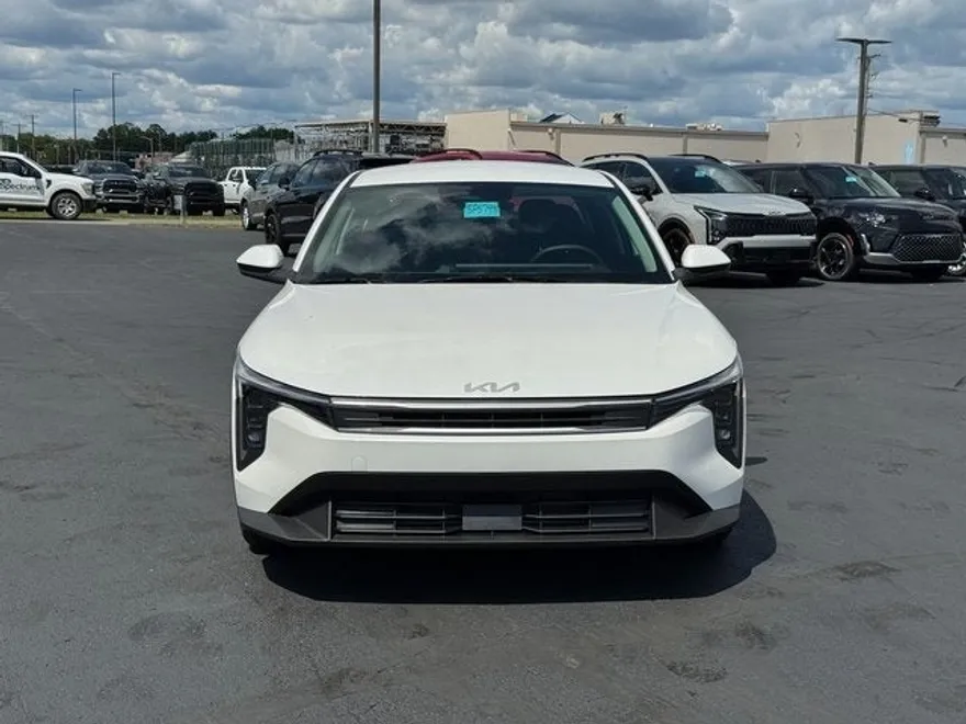 2025 Kia K4 LXS photo 1