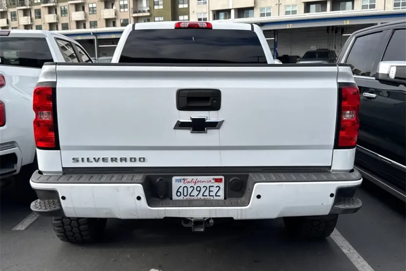 2017 Chevrolet Silverado 1500 Custom photo 1
