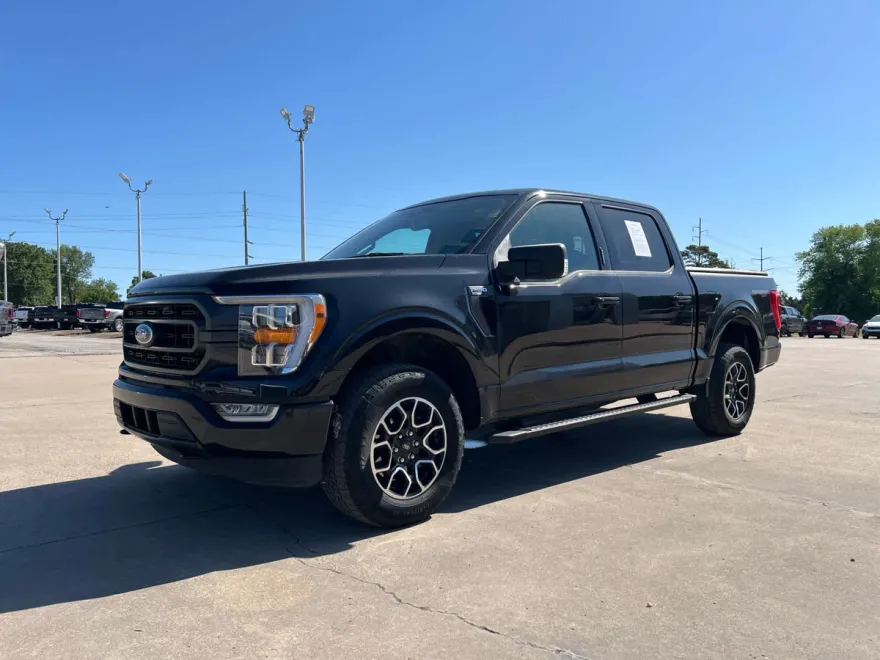 2023 Ford F-150 XLT photo 1