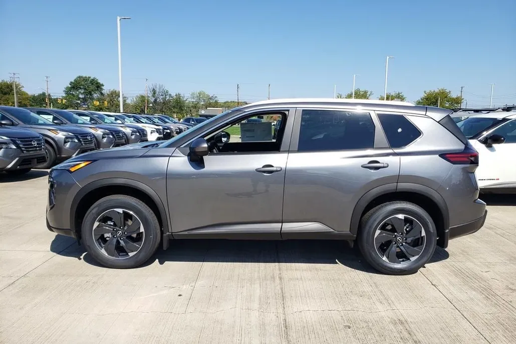 2026 Nissan Rogue SV photo 1