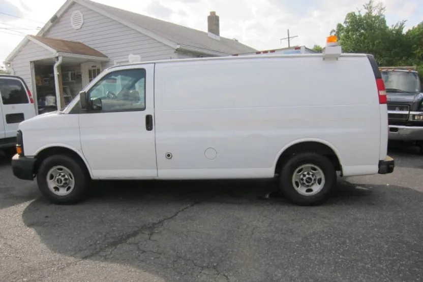 2013 Gmc Savana 3500 Cargo photo 1