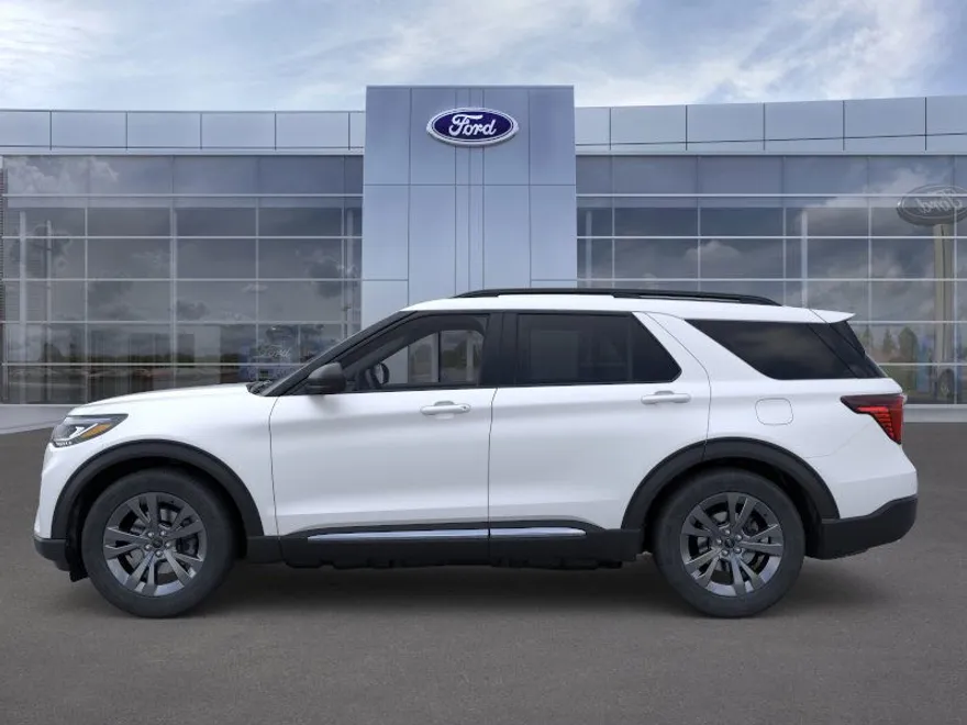 2025 Ford Explorer photo 1