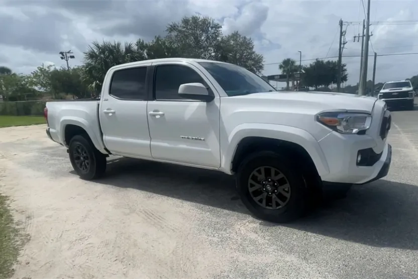 2023 Toyota Tacoma SR5 V6 photo 1