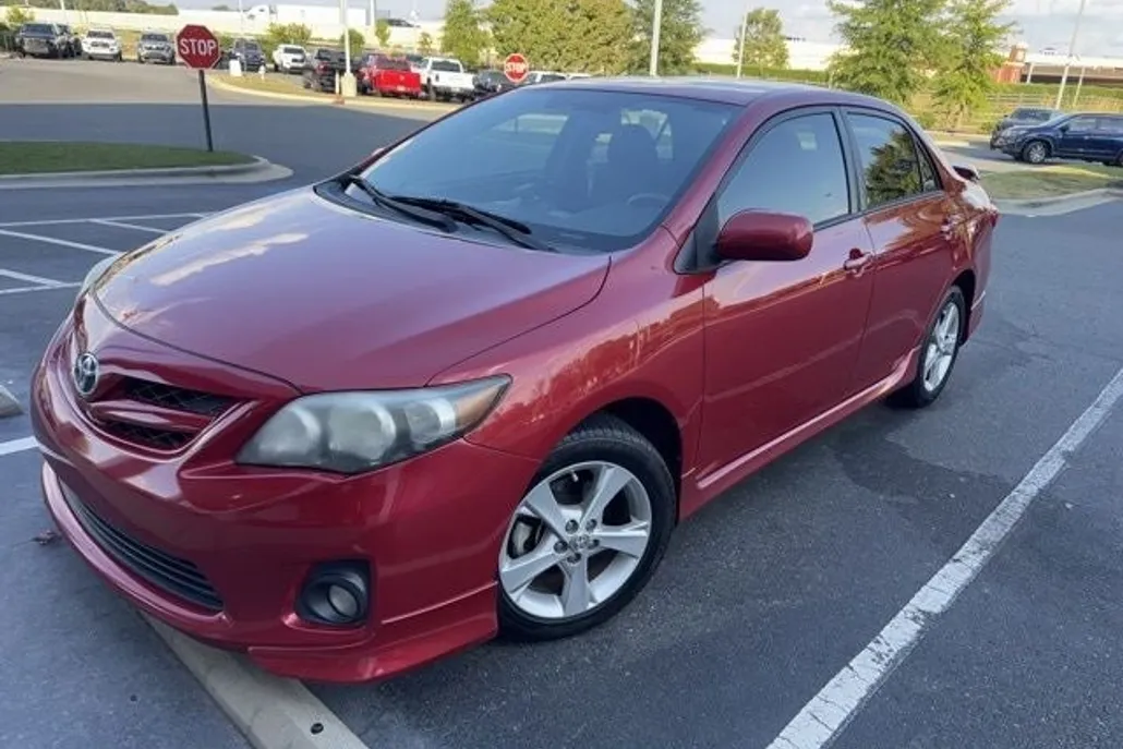 2013 Toyota Corolla photo 1