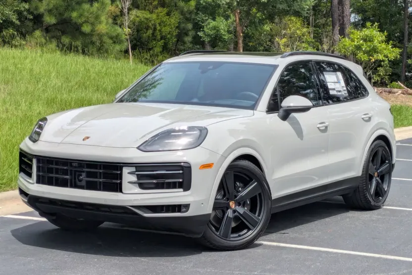 2025 Porsche Cayenne S photo 1
