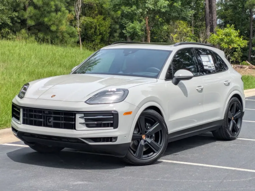 2025 Porsche Cayenne S photo 1