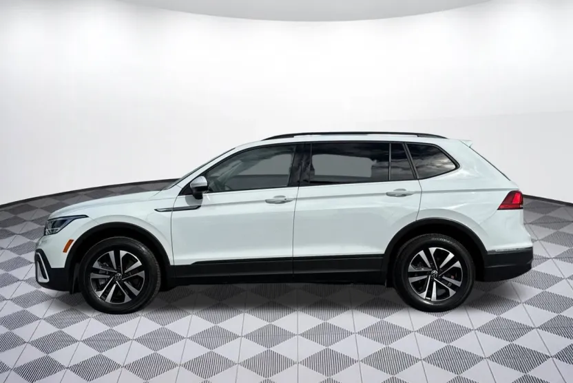 2024 Volkswagen Tiguan S photo 1