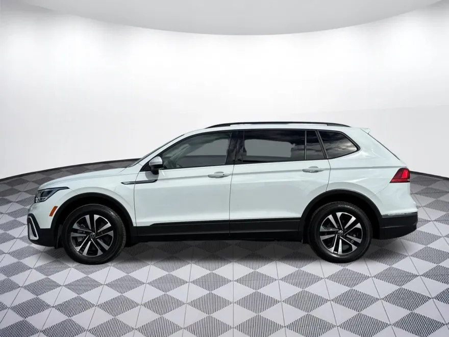 2024 Volkswagen Tiguan S photo 1