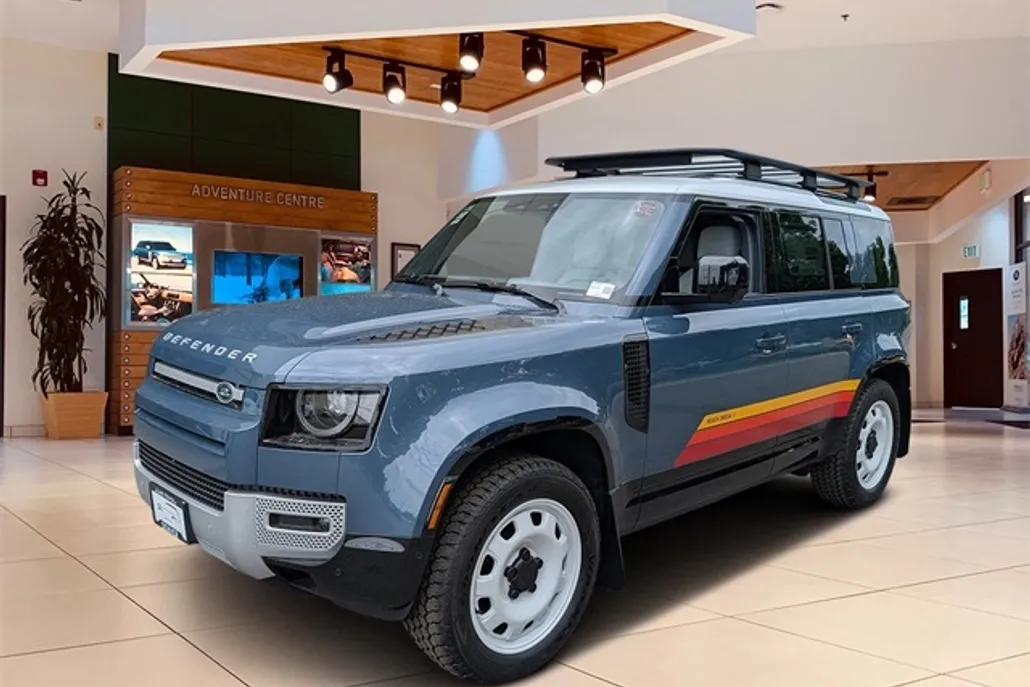 2025 Land Rover Defender 110 S photo 1