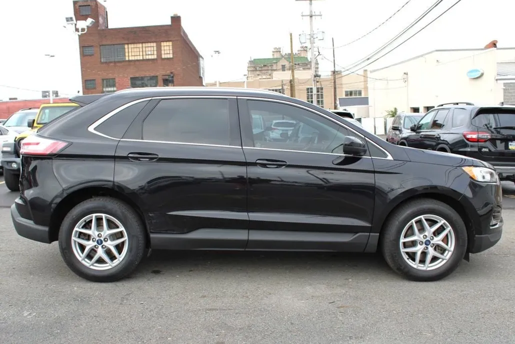 2021 Ford Edge SEL photo 1
